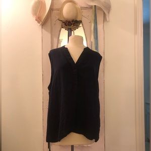 Sleeveless tank in size 2x by Kenar